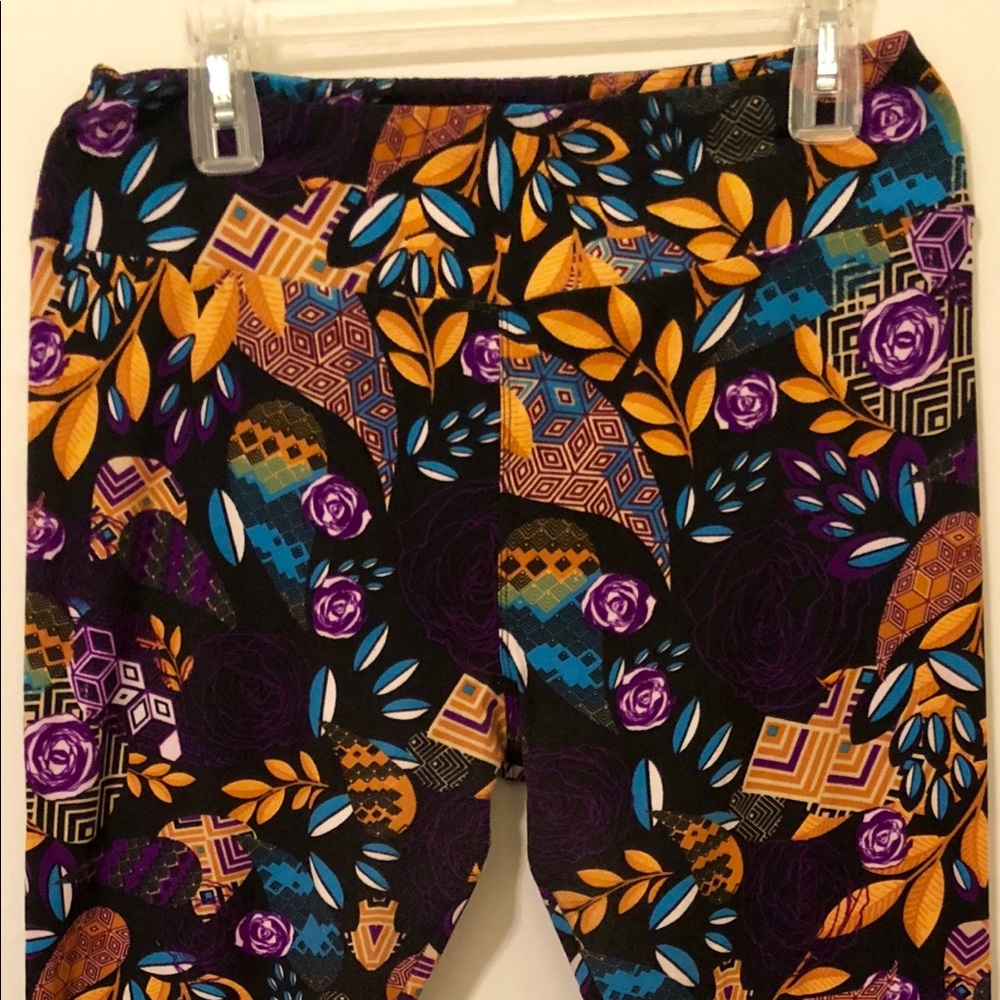 LuLaRoe Tall & Curvy Leggings